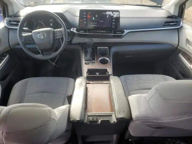2023 TOYOTA SIENNA LE  