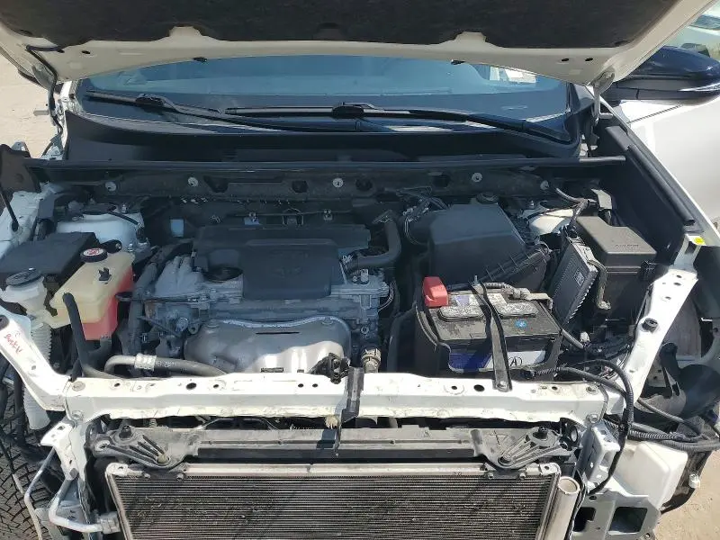 2018 TOYOTA RAV4 SE  