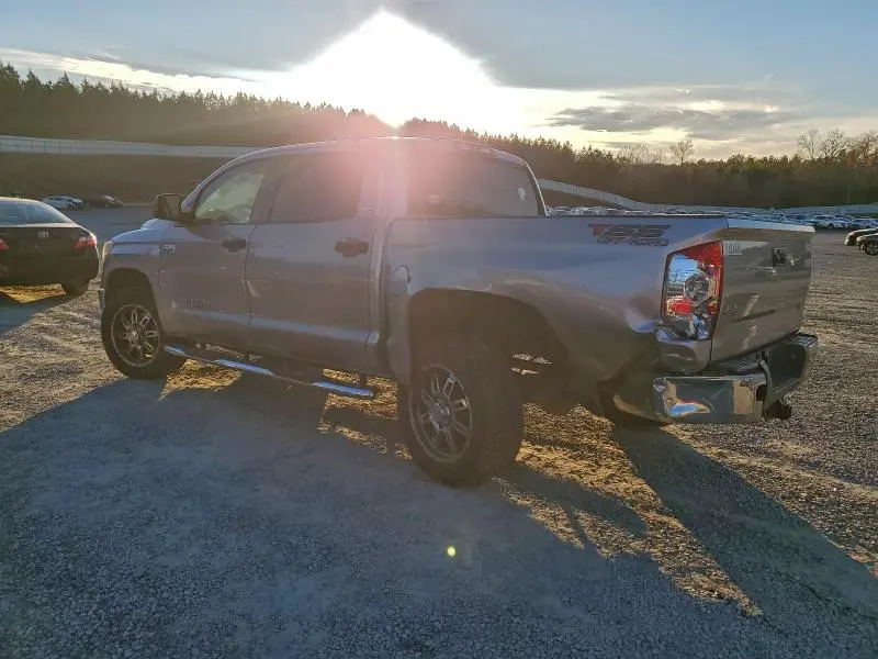 2016 TOYOTA TUNDRA CREWMAX SR5  