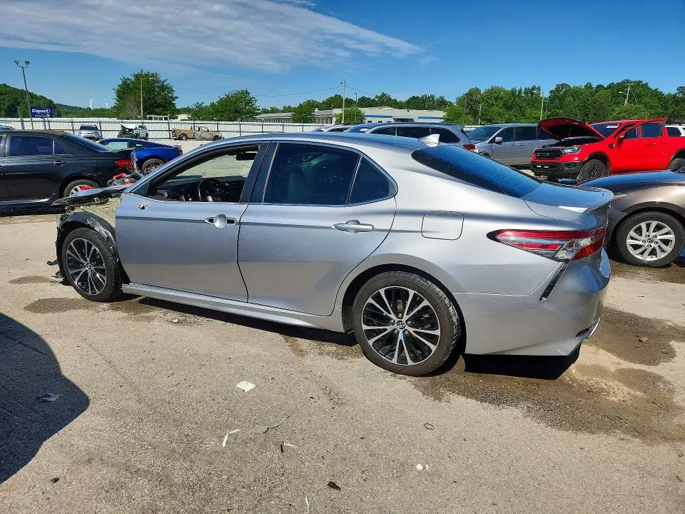 2019 TOYOTA CAMRY SE  