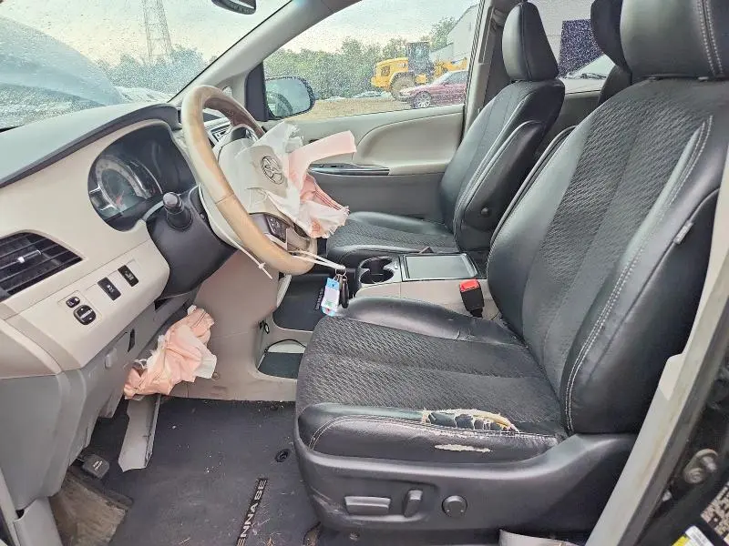 2014 TOYOTA SIENNA SPORT  