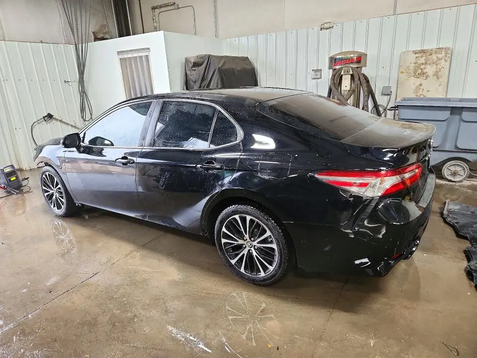 2018 TOYOTA CAMRY SE  