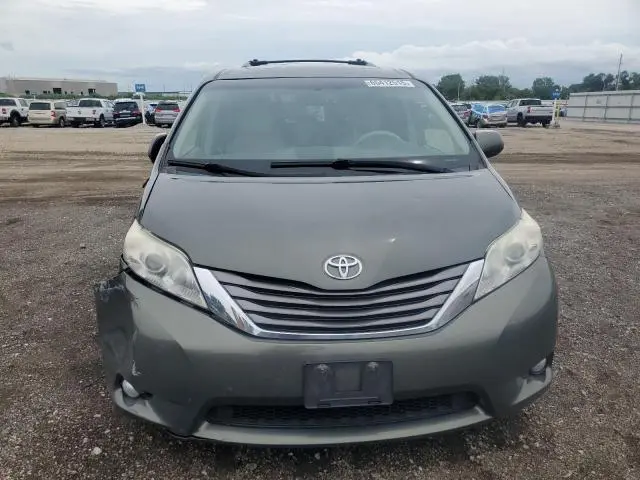 2013 TOYOTA SIENNA XLE  