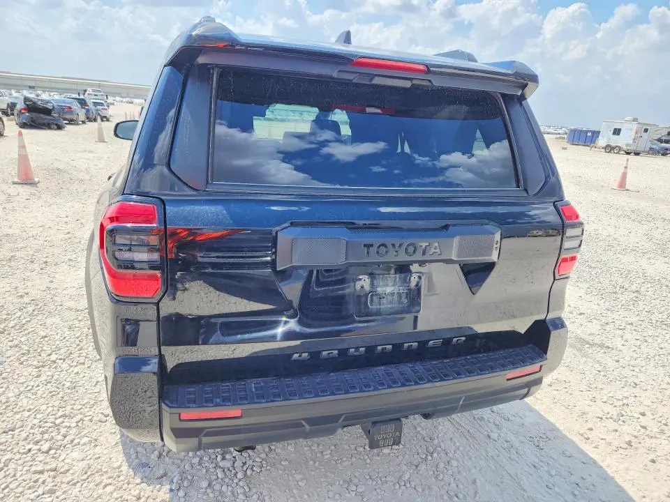 2025 TOYOTA 4RUNNER SR5  