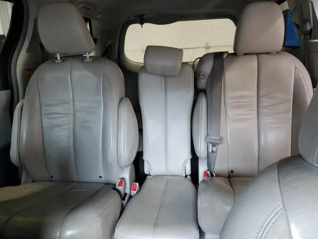 2011 TOYOTA SIENNA XLE  