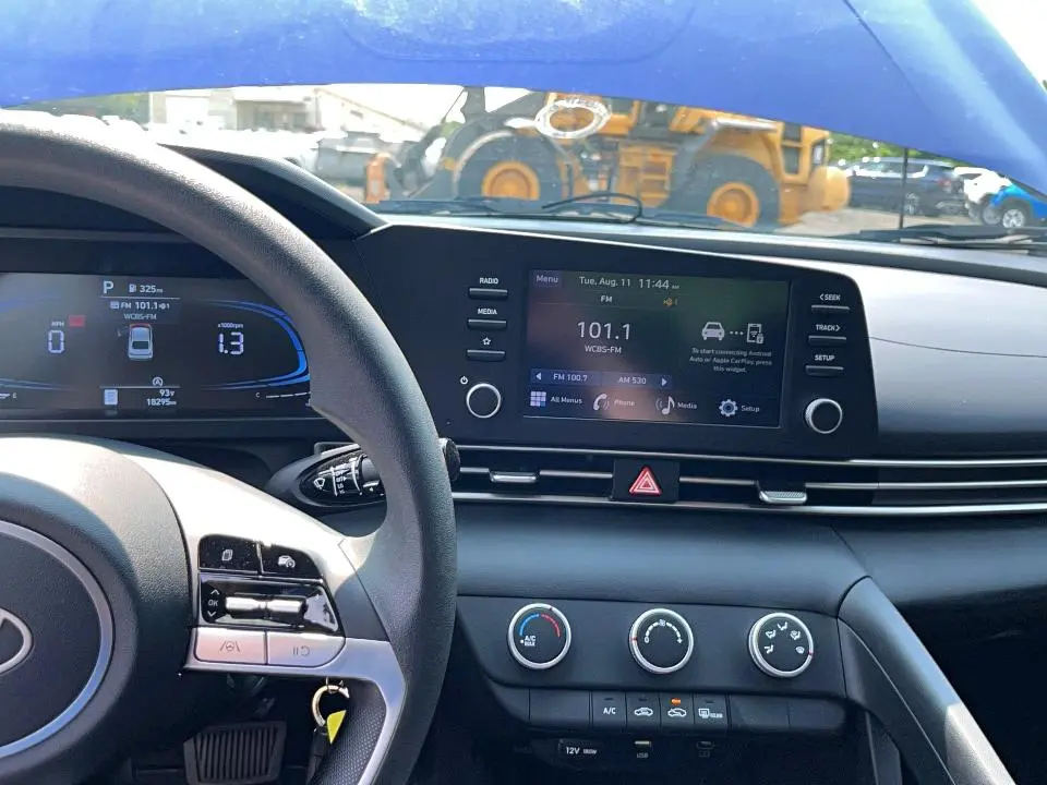 2024 HYUNDAI ELANTRA SE  
