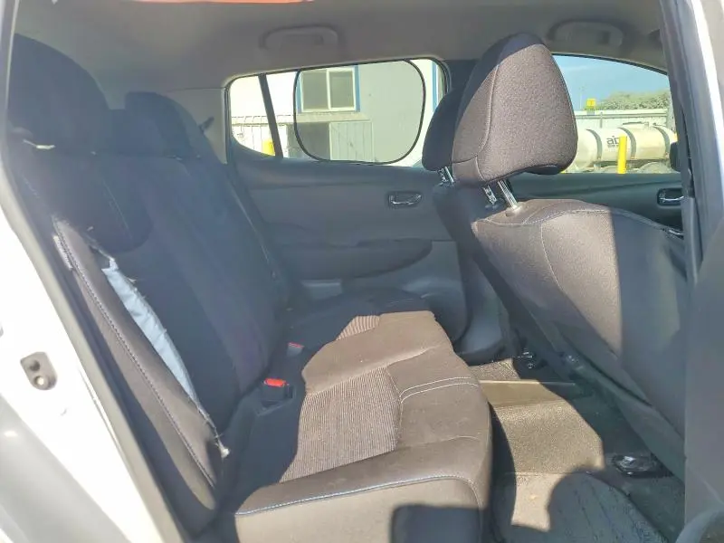 2021 NISSAN LEAF SV  
