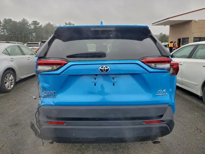 2019 TOYOTA RAV4 XLE  