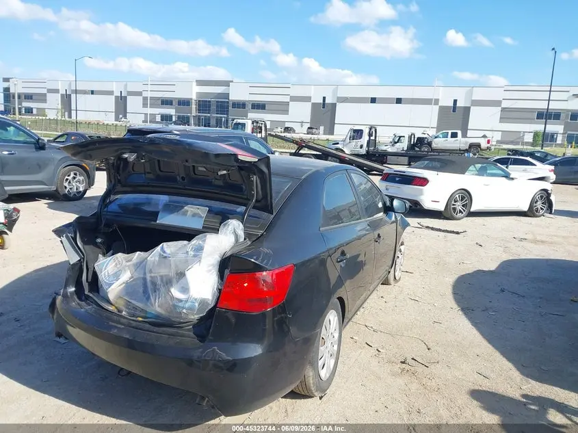 2013 KIA FORTE LX