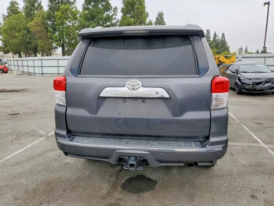 2010 TOYOTA 4RUNNER SR5  