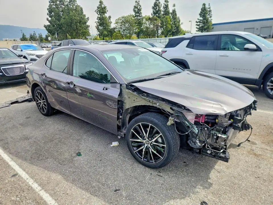 2021 TOYOTA CAMRY SE  