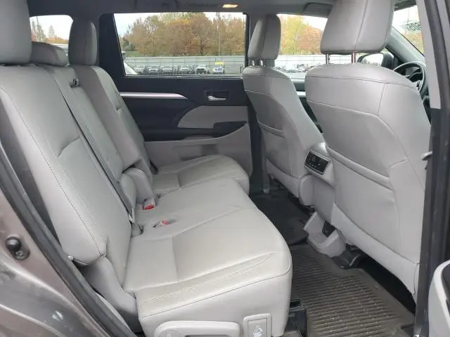 2016 TOYOTA HIGHLANDER XLE  