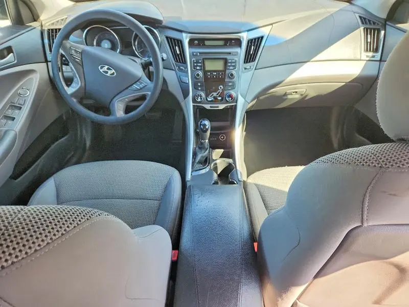 2011 HYUNDAI SONATA GLS  
