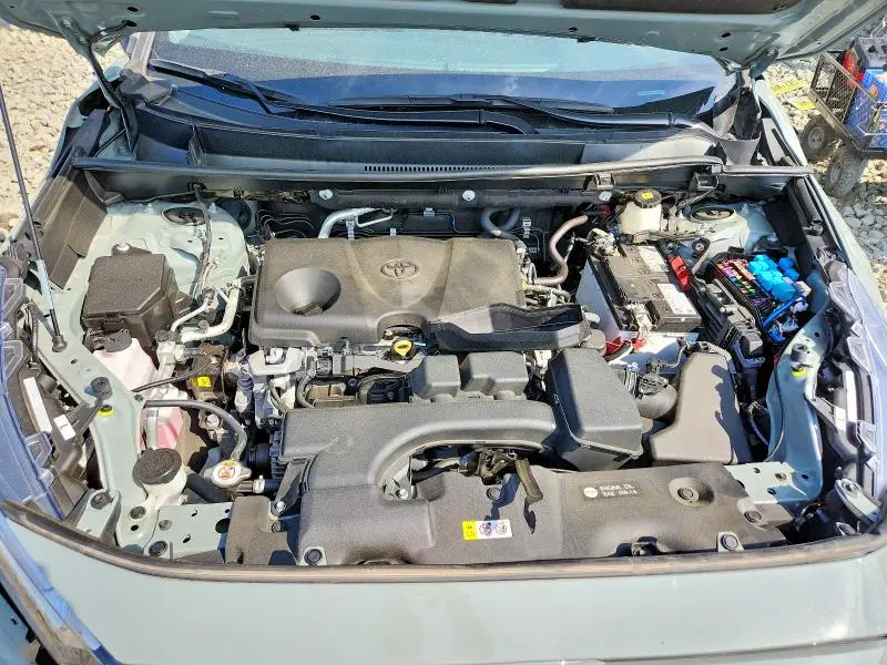 2022 TOYOTA RAV4 XLE  