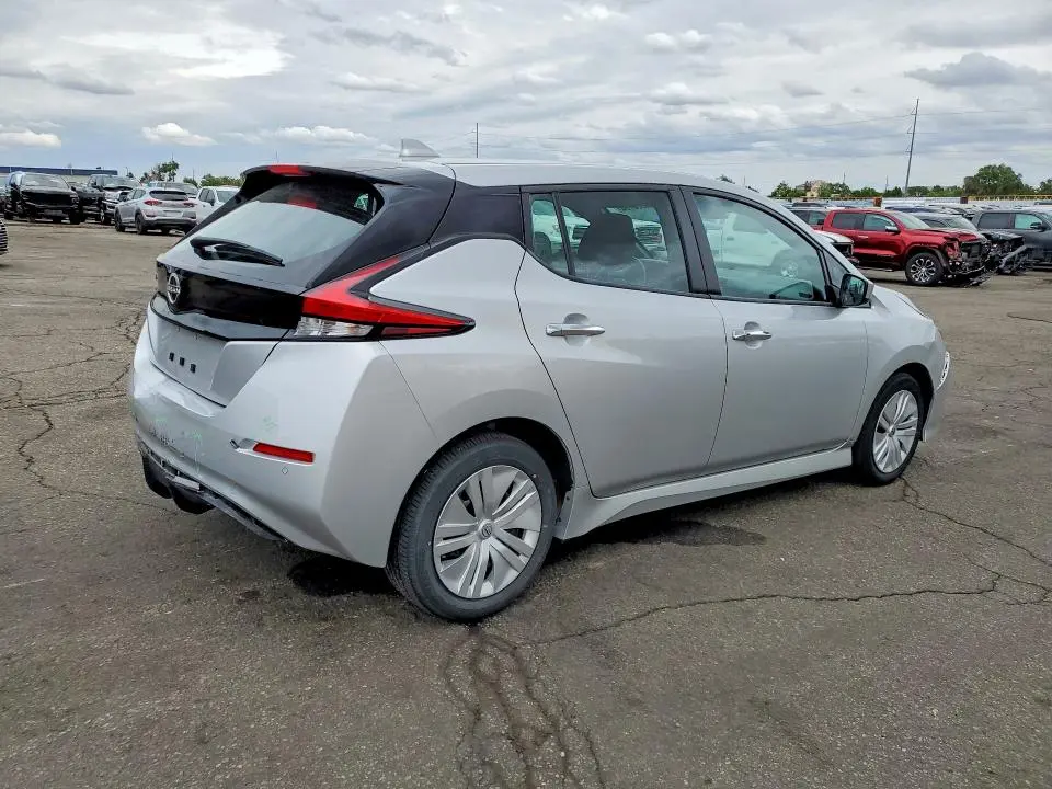 2025 NISSAN LEAF   