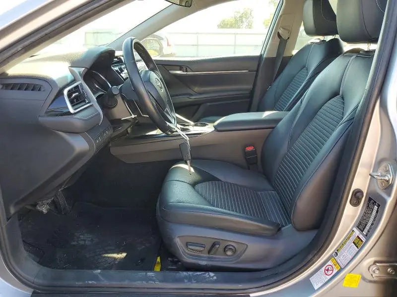 2018 TOYOTA CAMRY SE  