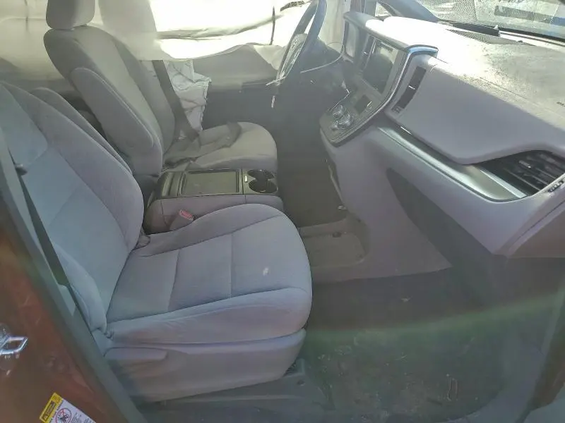 2015 TOYOTA SIENNA LE  