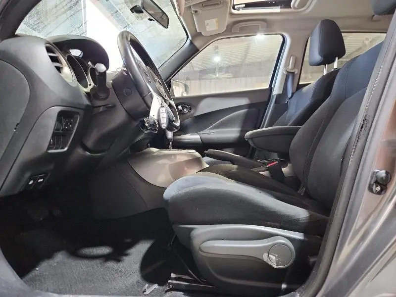 2015 NISSAN JUKE SV  