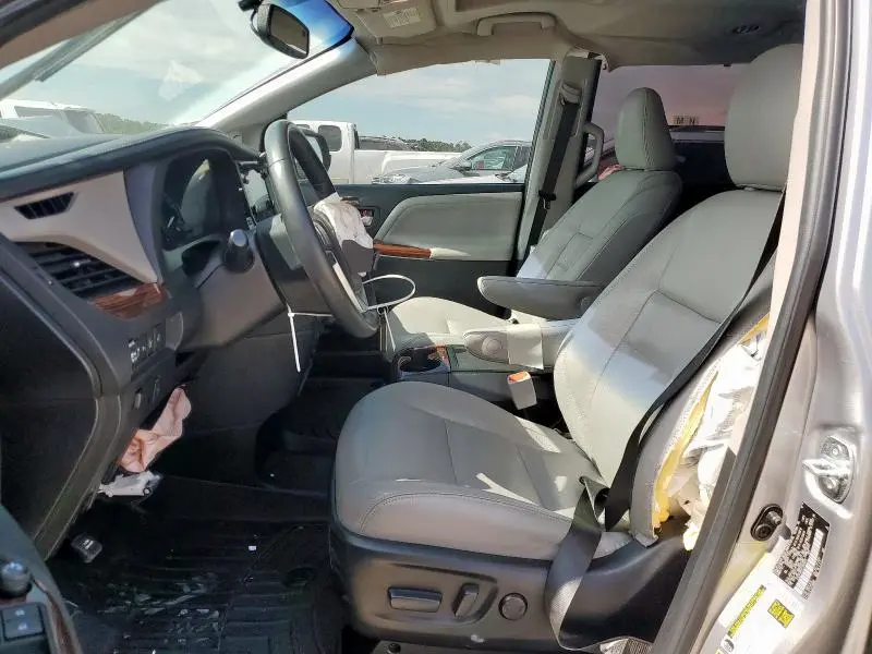 2015 TOYOTA SIENNA XLE  
