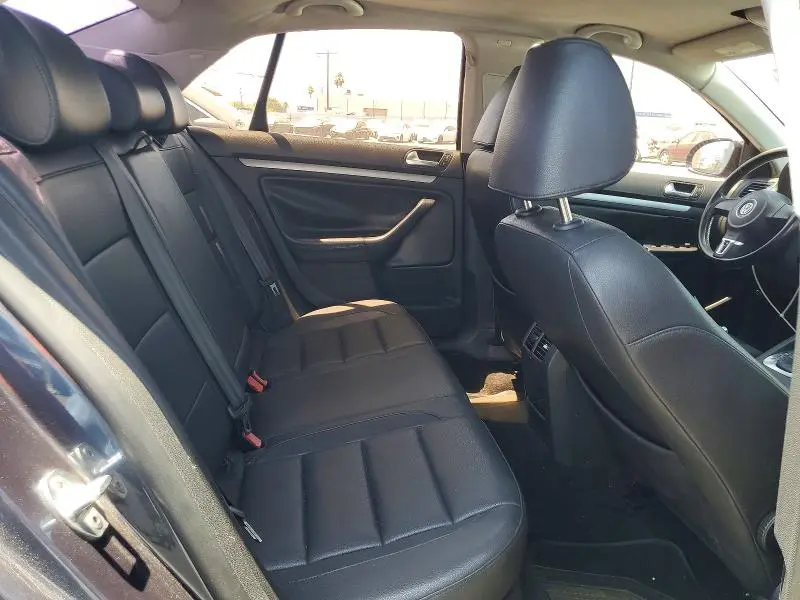 2010 VOLKSWAGEN JETTA LIMITED  