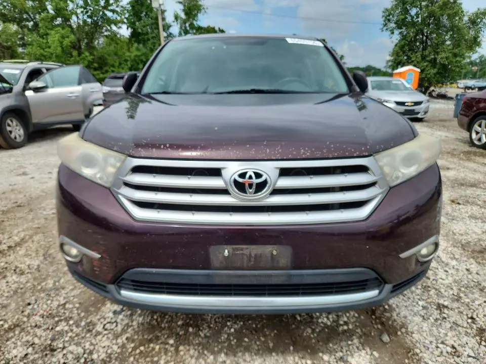 2012 TOYOTA HIGHLANDER SE  