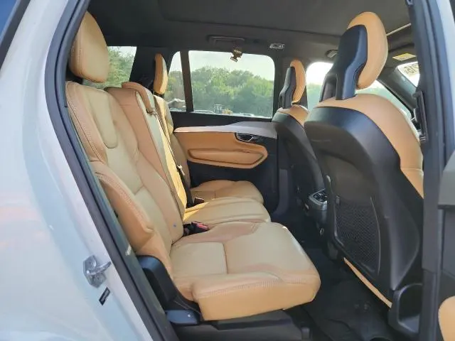 2017 VOLVO XC90 T6  
