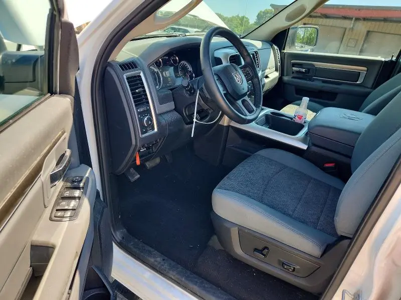 2017 RAM 1500 SLT  