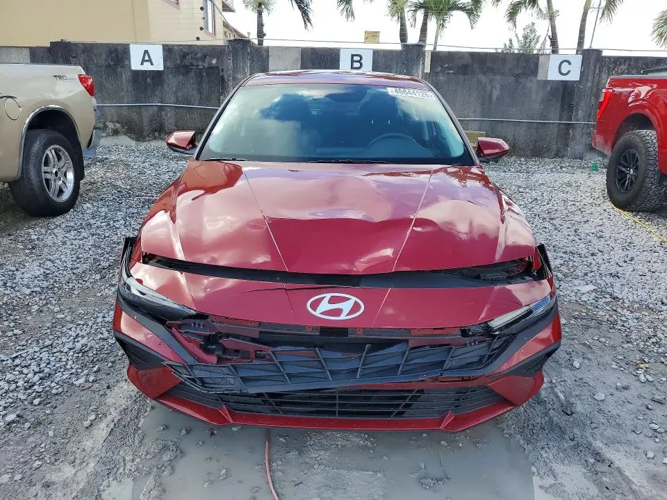 2025 HYUNDAI ELANTRA SE  