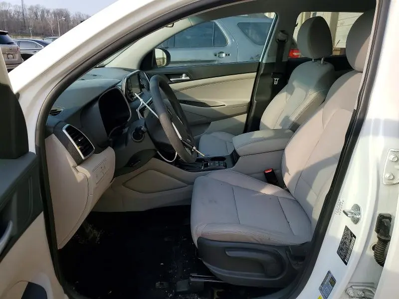 2021 HYUNDAI TUCSON SE  