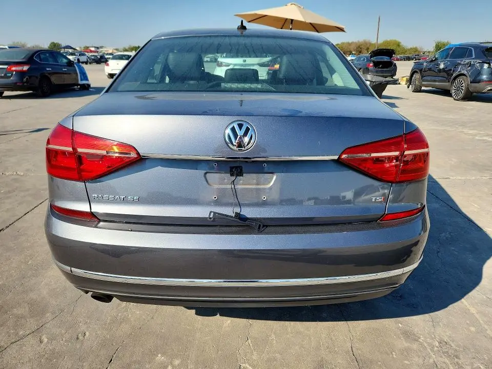 2016 VOLKSWAGEN PASSAT SE  