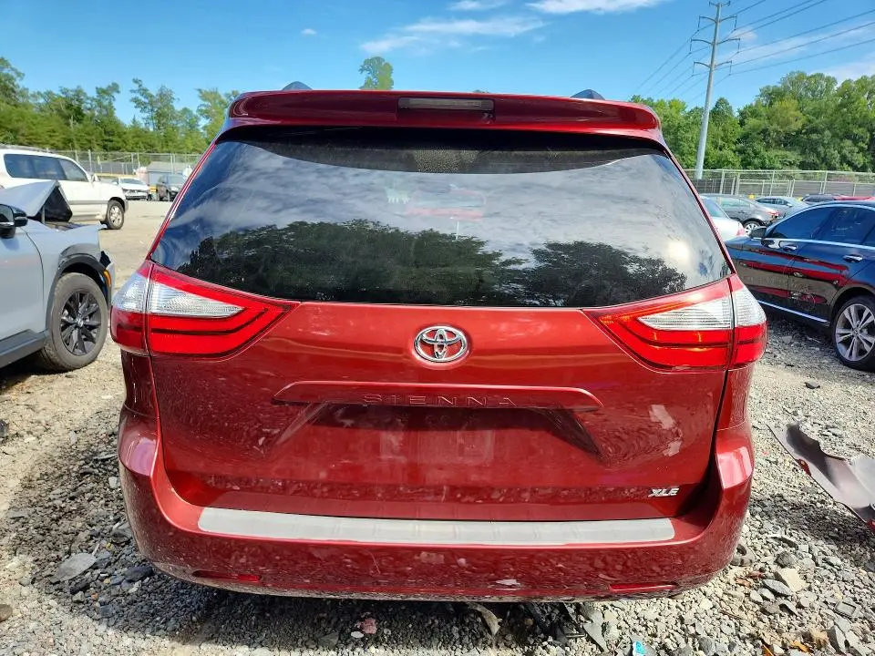 2015 TOYOTA SIENNA XLE 8-PASSENGER  