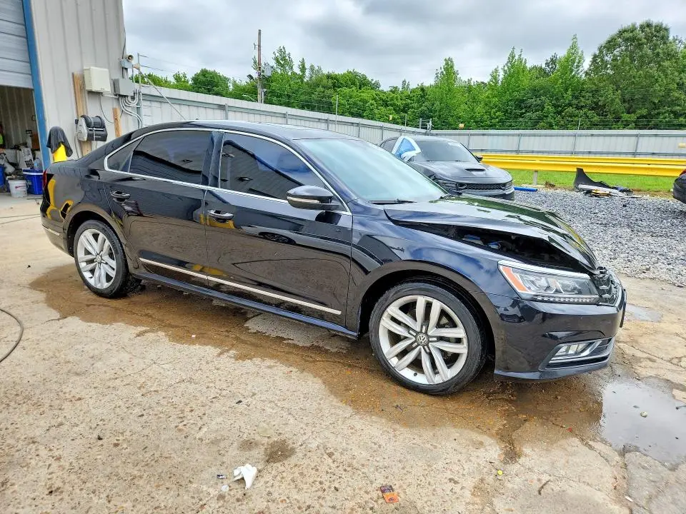 2017 VOLKSWAGEN PASSAT SE  