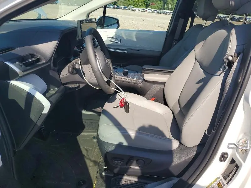 2025 TOYOTA SIENNA XLE 8-PASSENGER  