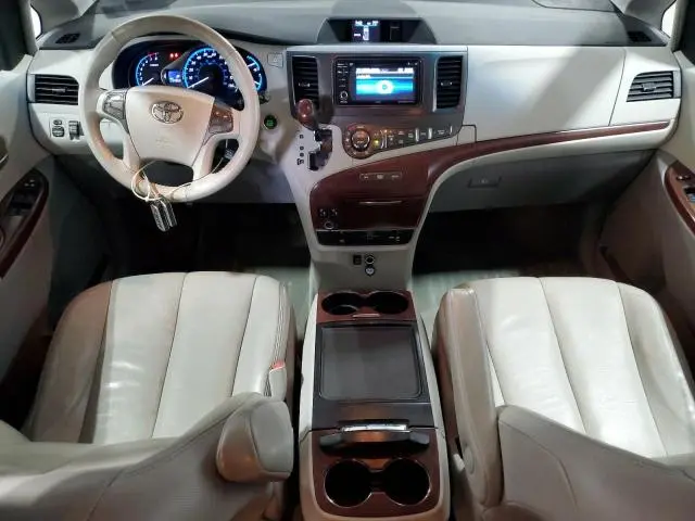 2013 TOYOTA SIENNA XLE  