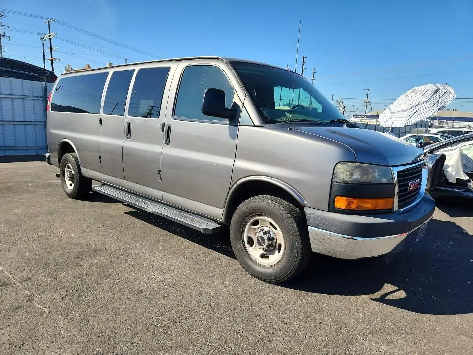 2011 GMC SAVANA G3500 LT  