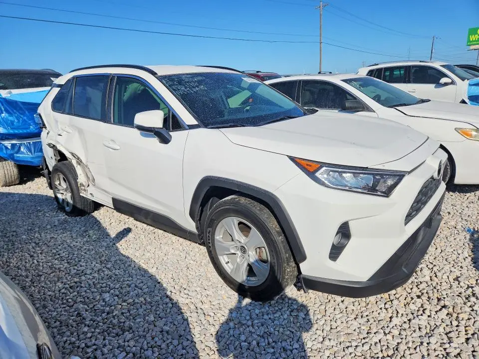 2020 TOYOTA RAV4 XLE  