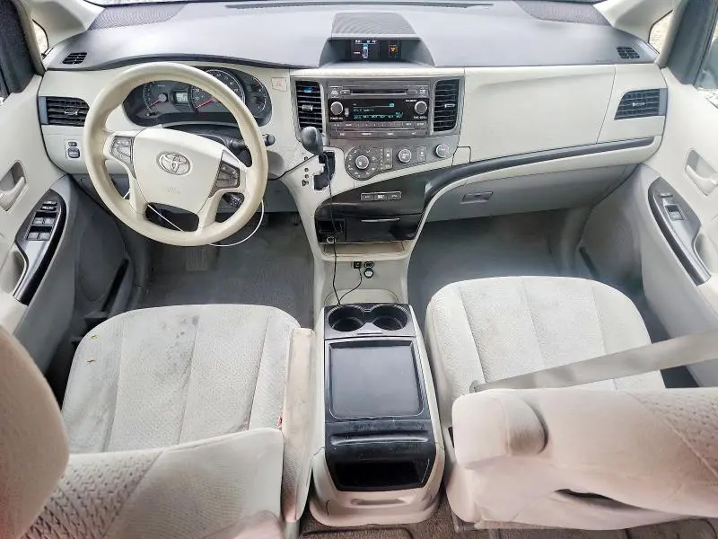 2011 TOYOTA SIENNA LE  