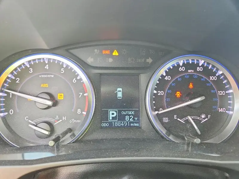 2015 TOYOTA HIGHLANDER LE  