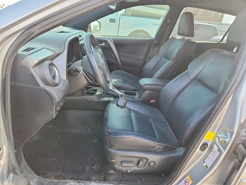 2016 TOYOTA RAV4 SE  
