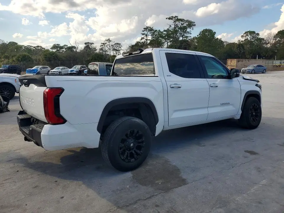 2024 TOYOTA TUNDRA CREWMAX SR  