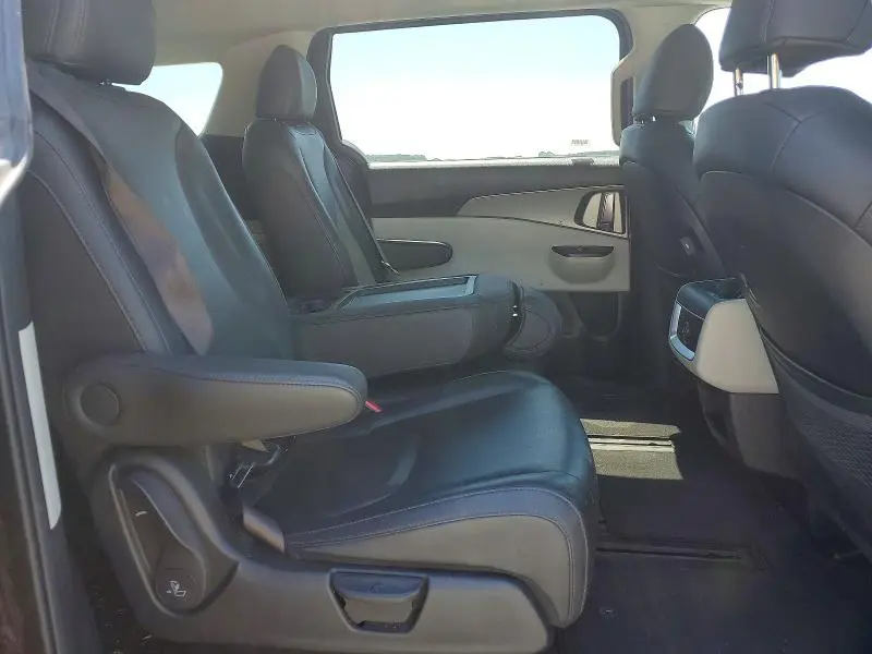2022 KIA CARNIVAL LX  