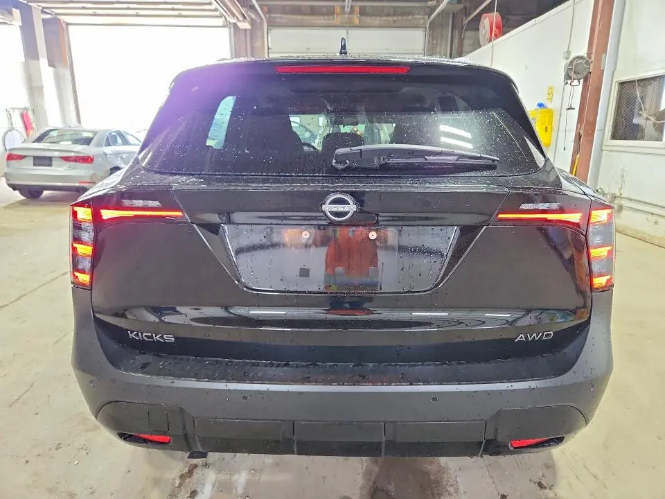 2025 NISSAN KICKS SV  
