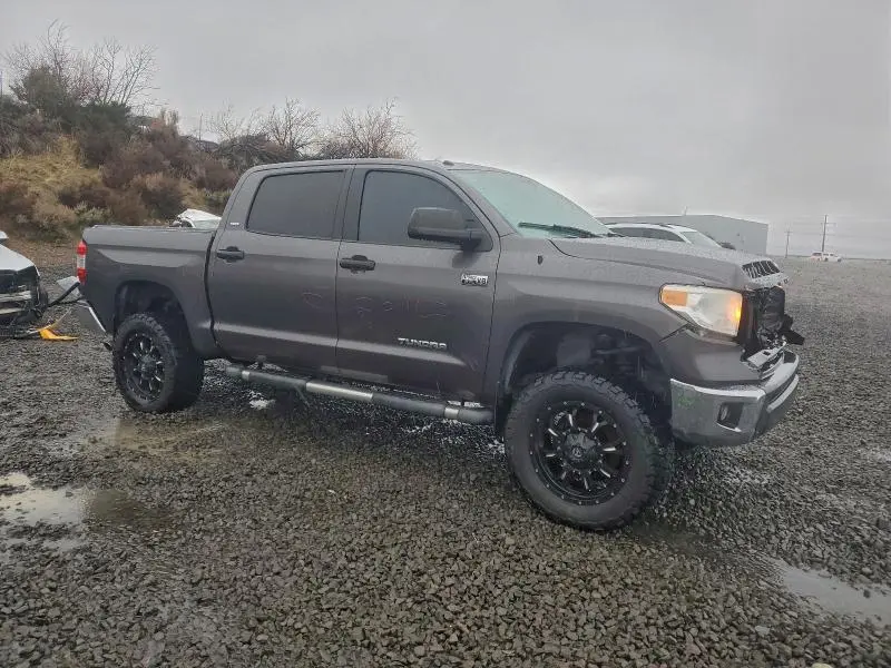 2015 TOYOTA TUNDRA CREWMAX SR5  