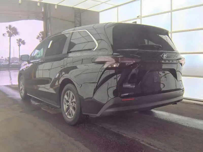 2023 TOYOTA SIENNA LE 8-PASSENGER  