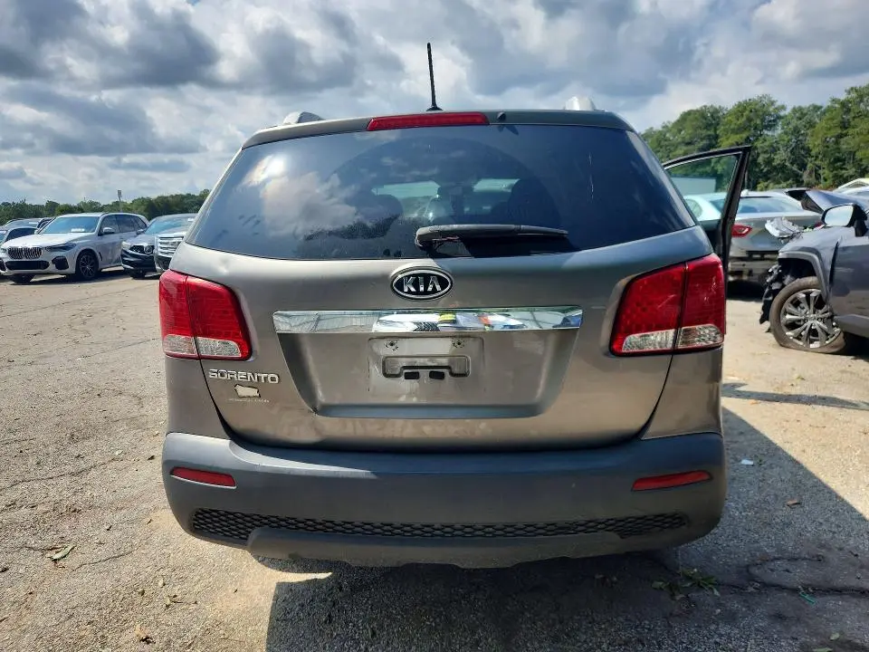 2013 KIA SORENTO LX  