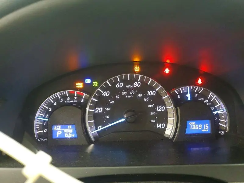 2013 TOYOTA CAMRY SE  