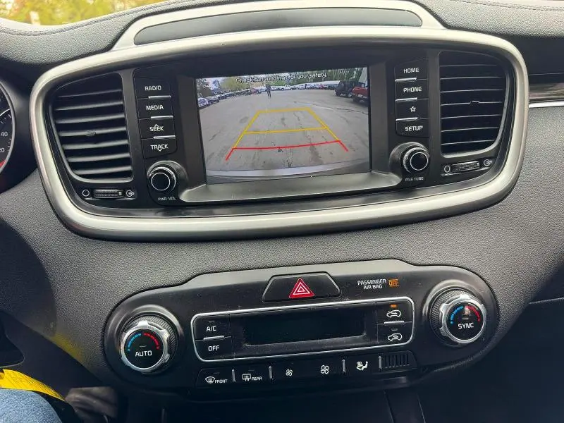 2019 KIA SORENTO LX V6  