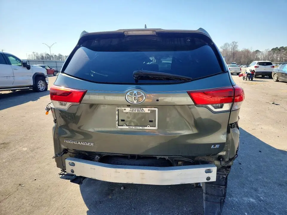 2019 TOYOTA HIGHLANDER LE  
