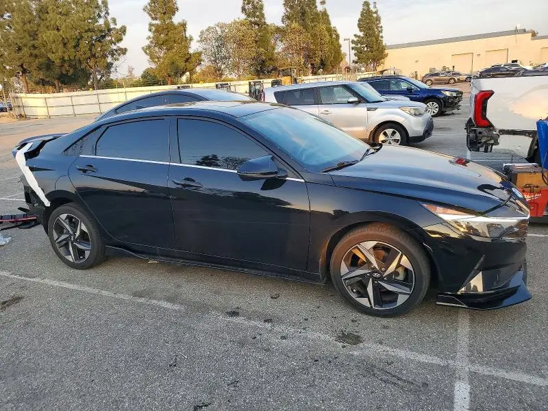 2022 HYUNDAI ELANTRA   