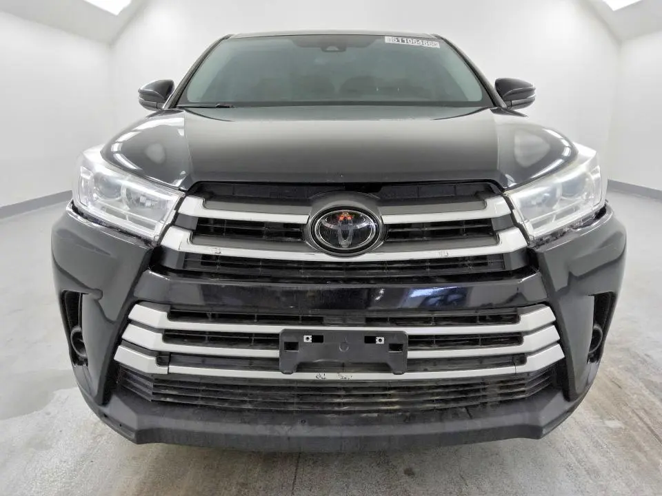 2019 TOYOTA HIGHLANDER LE  